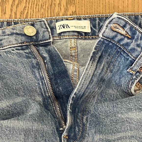 Zara High-Waisted Straight Leg Mom Jeans! - Picture 4 of 4